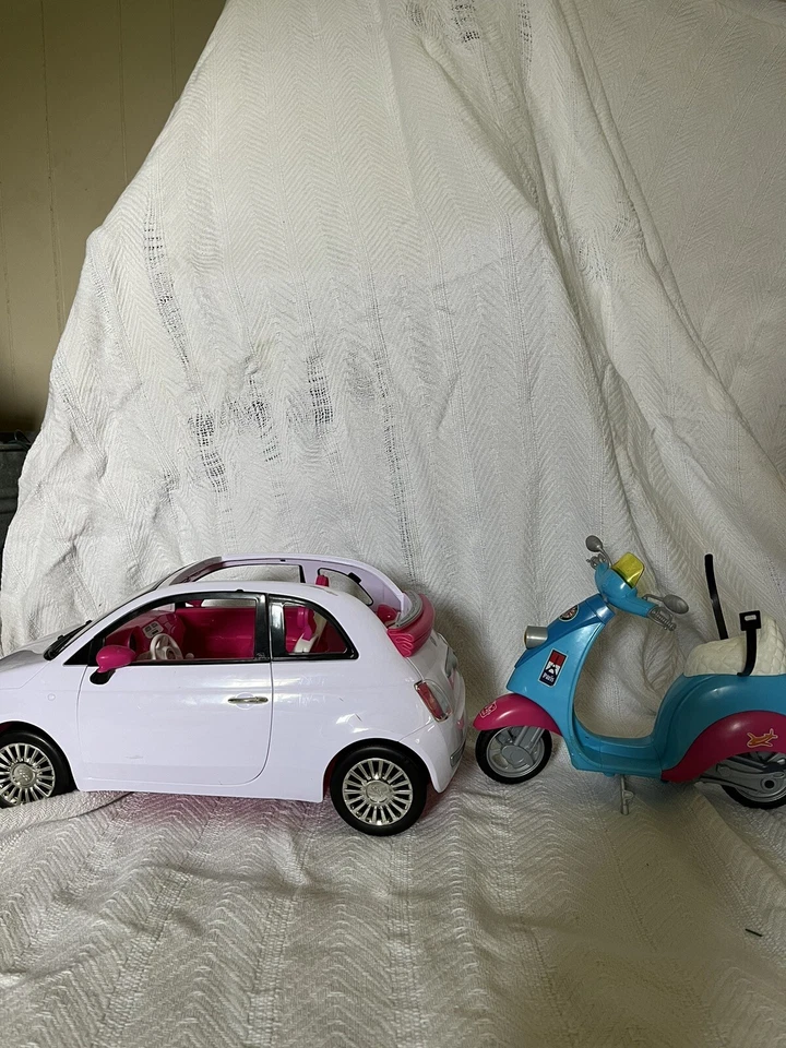 Mattel Blanco Barbie Fiat SUV con Azul Barbie Scooter Usado Foto 4 de 4
