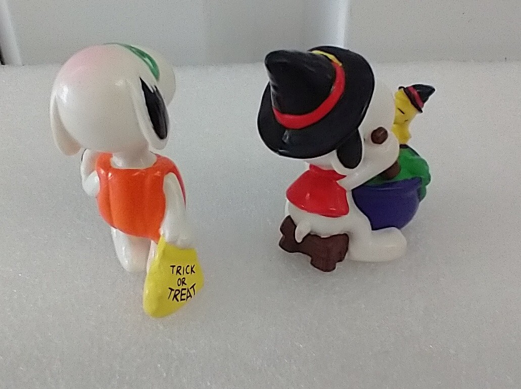 Snoopy Halloween Vinyl PVC Figures Jack-O-Lantern & WItches Pot