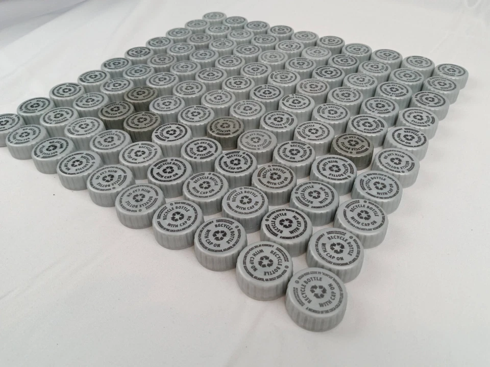 Bolsa de 200 tapas de botellas de plástico gris Coca Cola para artes, manualidades, proyectos hágalo usted mismo Foto 3 de 4