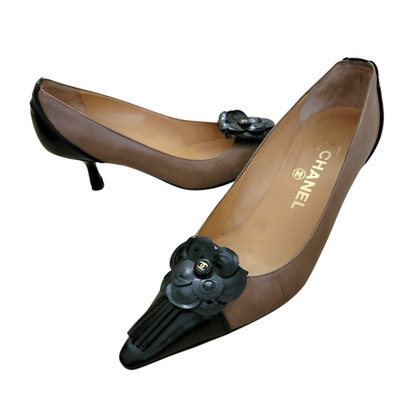 Chanel Two Tone Vintage Camellia Flower Cap Toe Heels Leather Brown Black 36.5 6