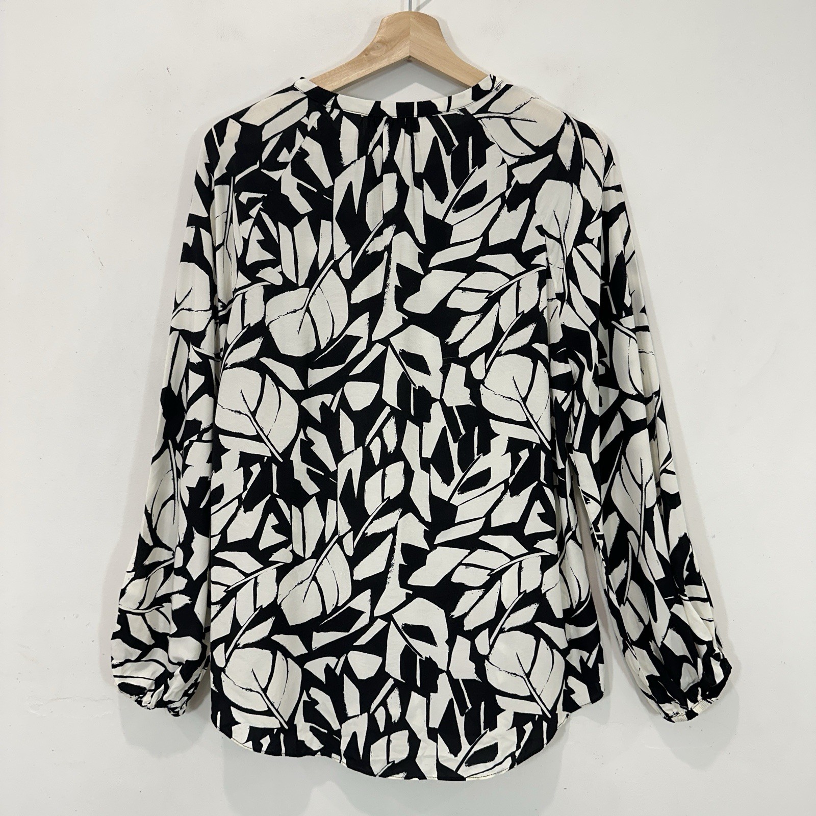 Witchery Top Women AU 10 Black/White Abstract Button Up Round Neck image 2