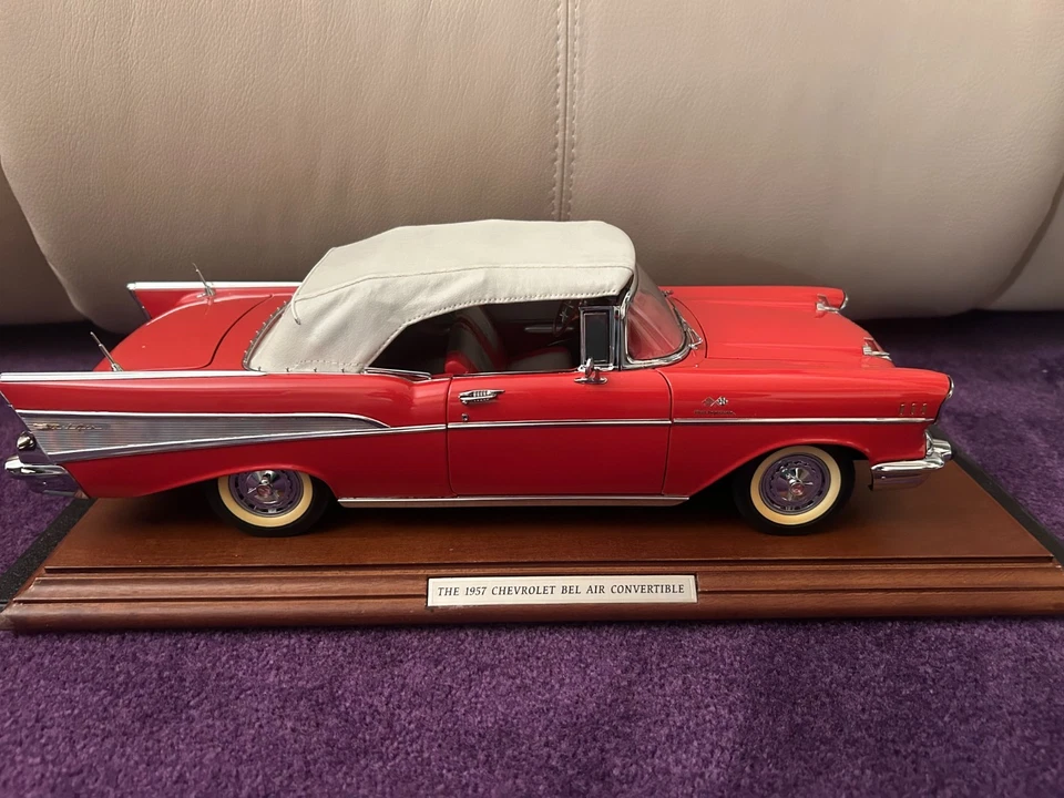 Chevrolet Bel Air 1957 convertible Danbury como nuevo con caja, vitrina de placa de madera Foto 2 de 4