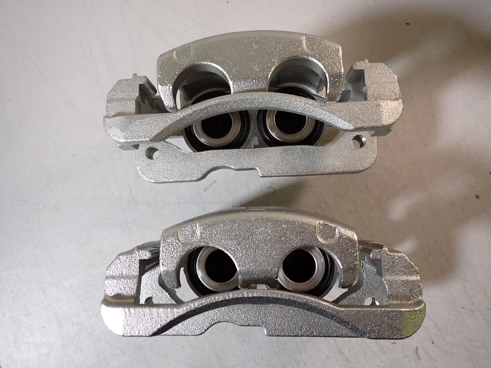 Rear Brake Calipers w Bracket for Chevy Express 2500 Avalanche Silverado Front Foto 4 de 4