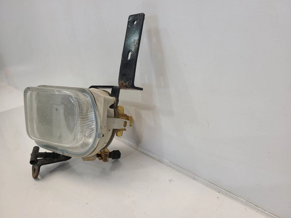 1998-00 Volvo V70 XC (Wagon / AWD) Drivers Left Fog Light W/ Bracket - Image 2 of 4