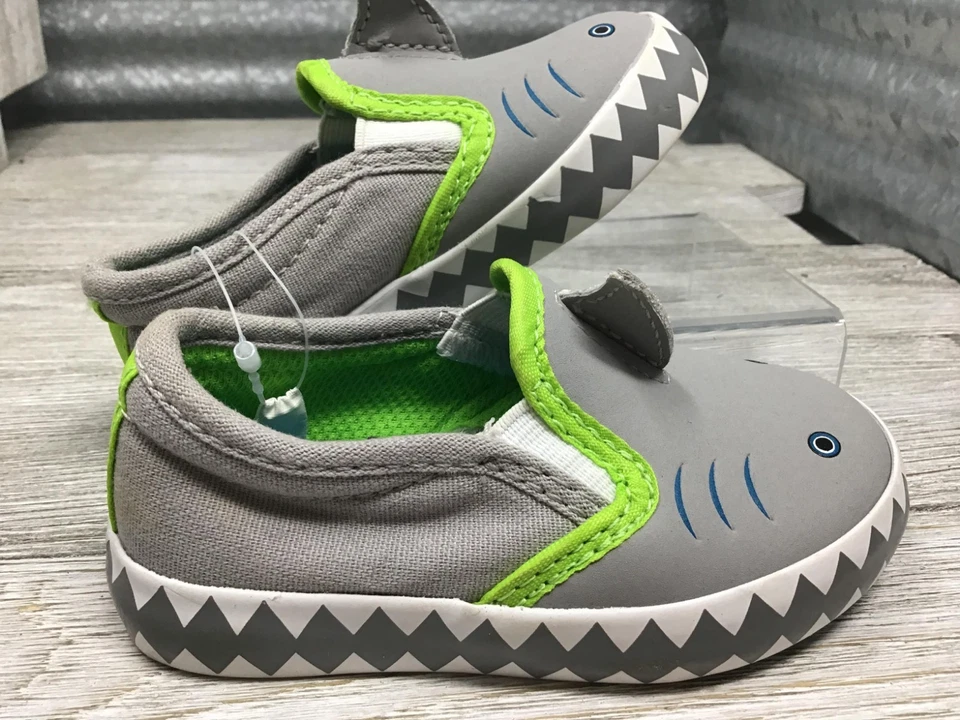 Zapatilla Mocasín Cat & Jack Niños Tiburón Gris Verde Borde Sin Cordones Dientes en Suelas Talla 5 Foto 4 de 4