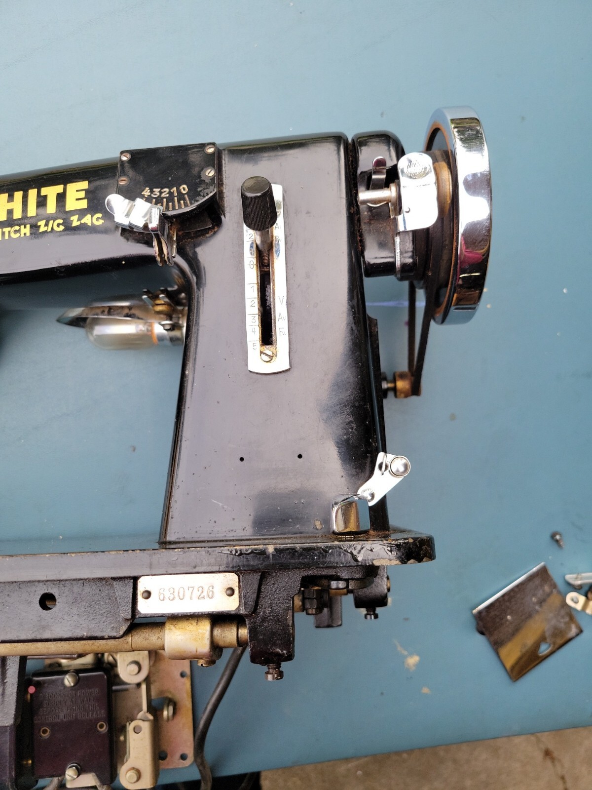 White All Stitch Zig Zag Sewing Machine With Knee Pedal eBay