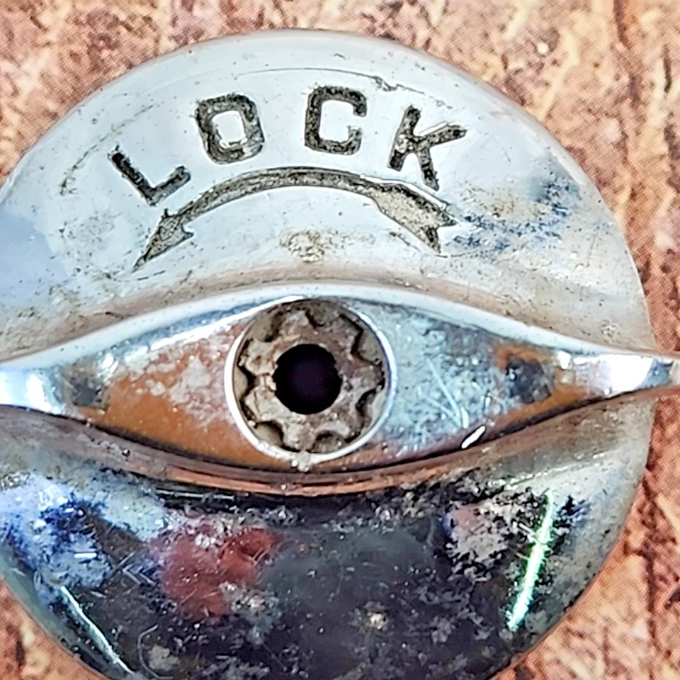 Jaguar XK120 XK140 MK5 MK7 Interior Cromo Redondo Izquierdo Bloqueo Perilla Fabricante de Equipo Original Usado Inglaterra Foto 2 de 4