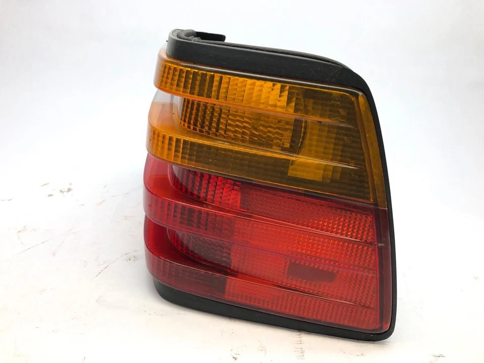 Оригинальный задний фонарь в сборе для правой стороны пассажира для Mercedes-Benz 300D/E 1986–1993 годов выпуска - Изображение 2 из 4