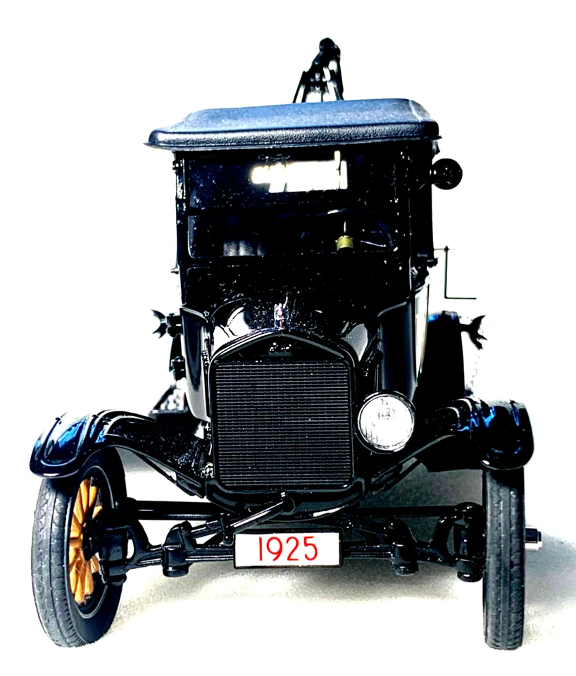 Danbury Mint 1925 Ford Model T Tow Truck scale 1:32 Inventory# 4476 - Image 2 of 4