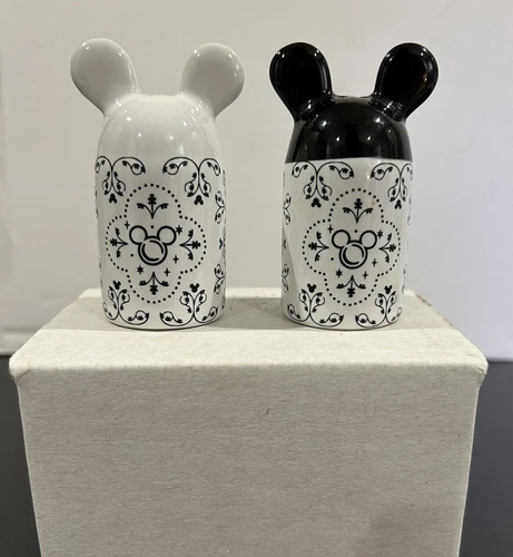 ELEGANT DISNEY BLACK & WHITE SALT PEPPER SHAKERS MICKEY EARS VINE DESIGN
