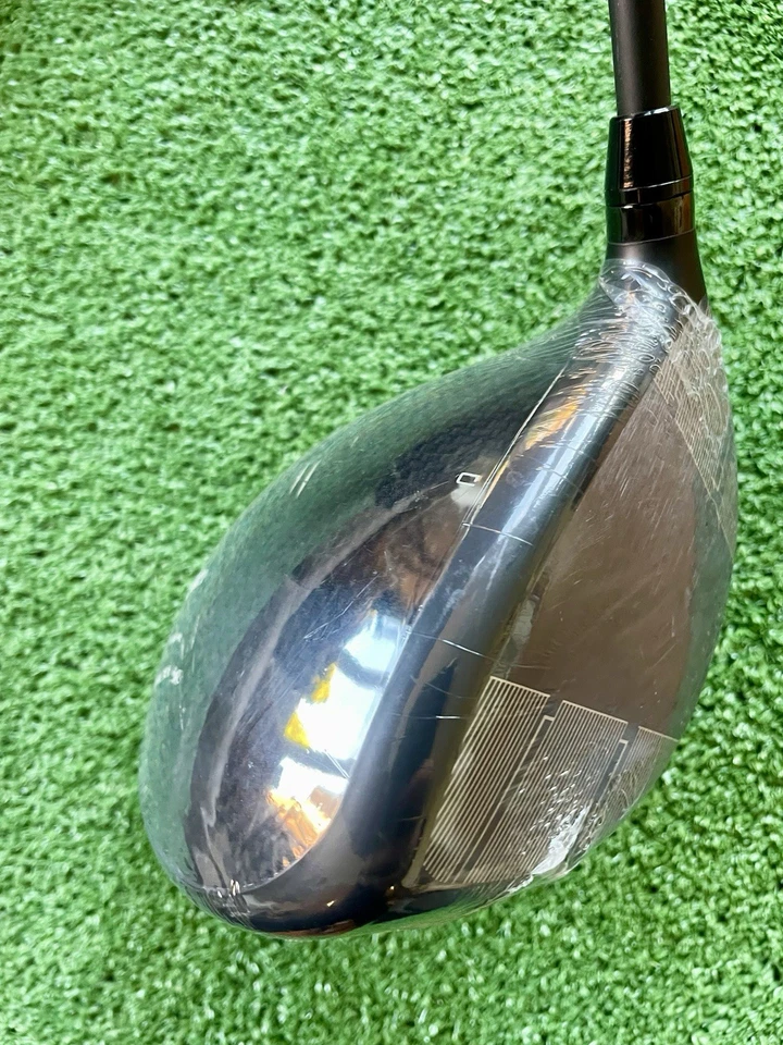 Wilson Dynapwr Carbon Driver 10.5 Degree Stiff Flex Right Handed Mens Golf Club - Image 3 of 4