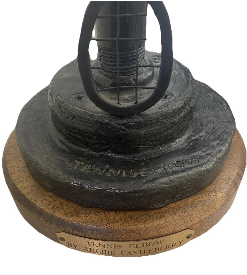 Escultura de bronce Archie Castleberry “codo de tenis” circa 1994 ~ firmada Foto 4 de 4