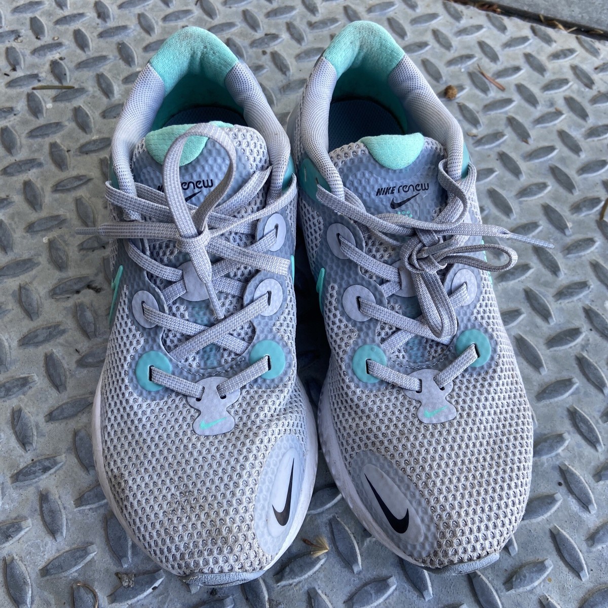 nike renew run lace up