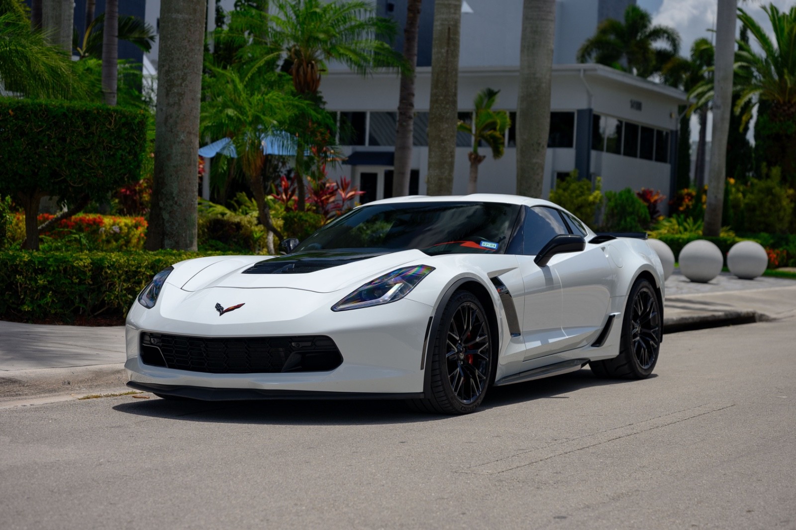 2019 White Chevrolet Corvette   | C7 Corvette Photo 3
