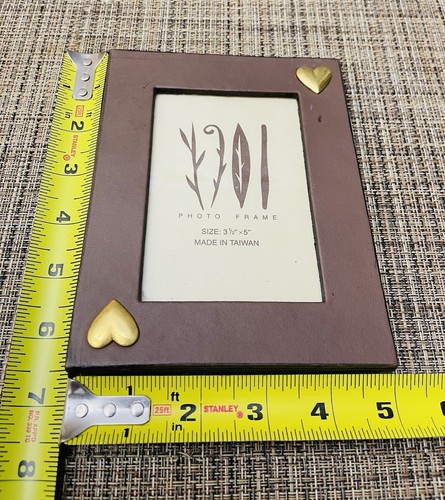 Vintage Picture Frame w/ Metal Brass Heart Appliqué – 6.5x5" – Made in Taiwan - Picture 3 of 7