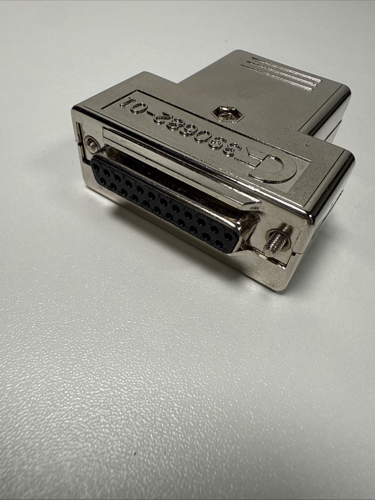 Amiga RGB to VGA 23pin-15pin SVGA Monitor Silver Adaptor 390682-01 Commodore CBM