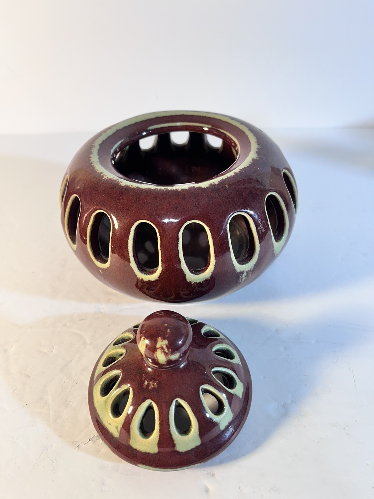 Bombay Pottery Coil Cone Sticker Incense Burner Holder Potpourri Ceramic Pot Lid