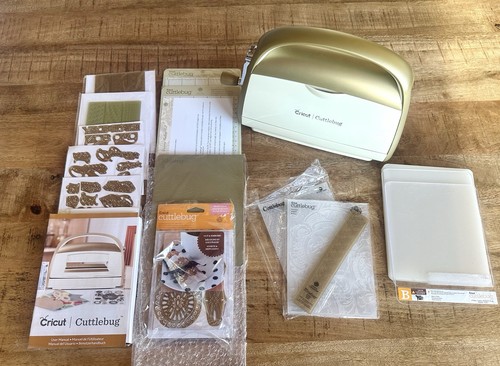 Anna Griffin CRICUT  Cuddlebug Bundle Embossing Machine With Plates And Dies