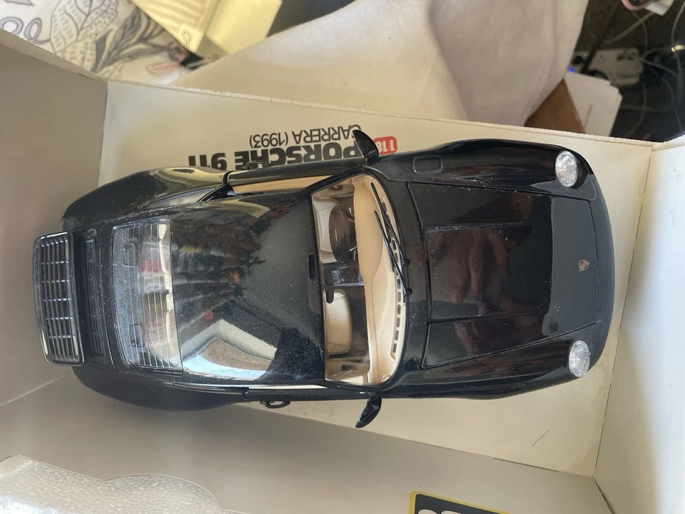 Burago escala 1/18 - Porsche 911 Carrera 1993 - Hecho en Italia color negro Foto 2 de 4