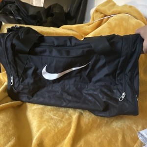 Nike Large Black Grip Gym Bag Zip Closure Adjustable Strap