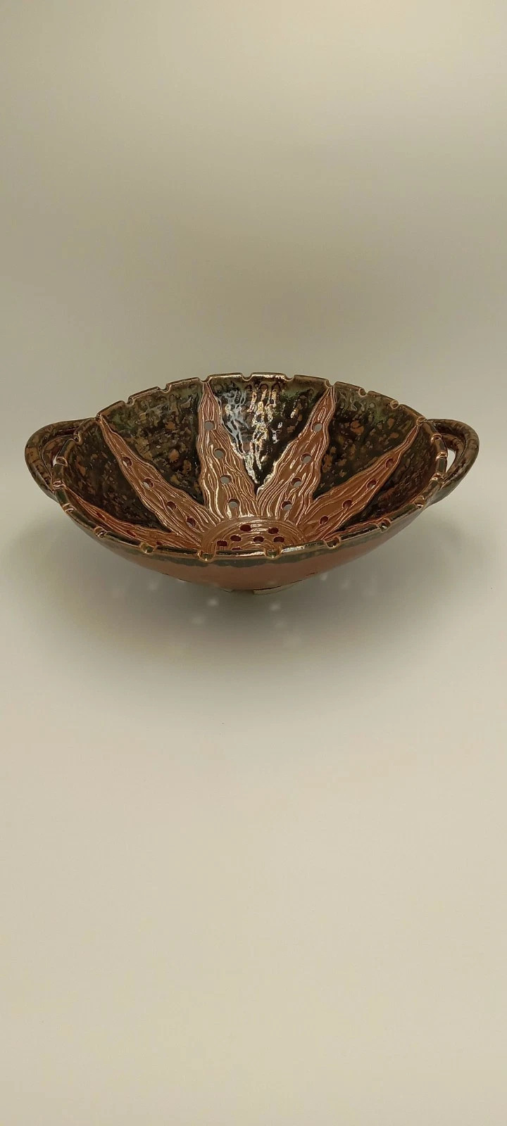 11.5" x 10" x 3.5" TAMMIE LEIGH CERAMIC COLANDER COPPER SUN PATTERN NEW CLEAN