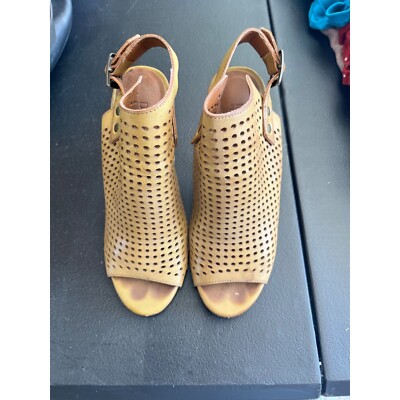 Dolce by Mojo moxy Boot Heels Open Toe and heel with Strap womans 6.5M