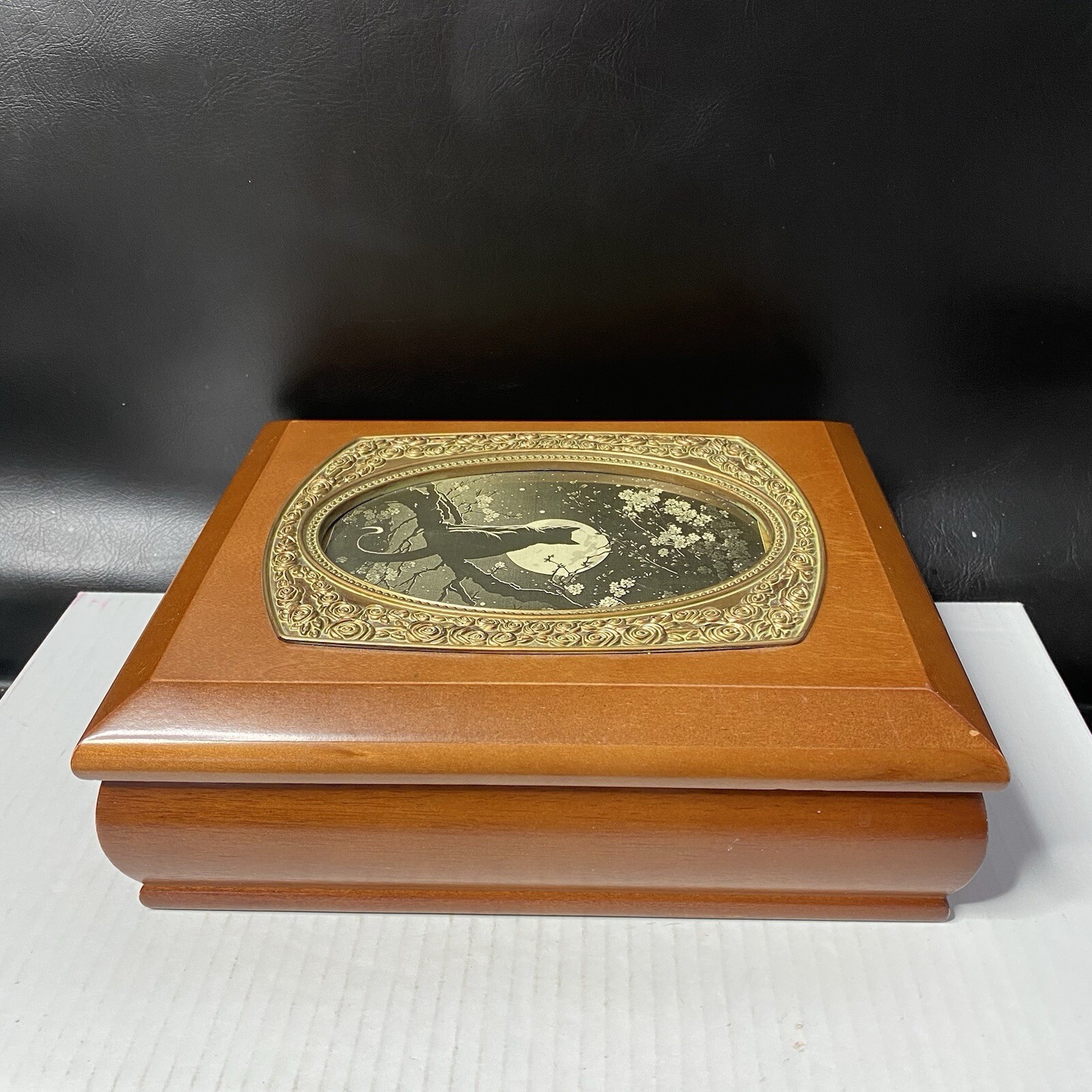 Oval Picture Frame Lid Wooden Mementos/jewelry/ Storage Box VTG