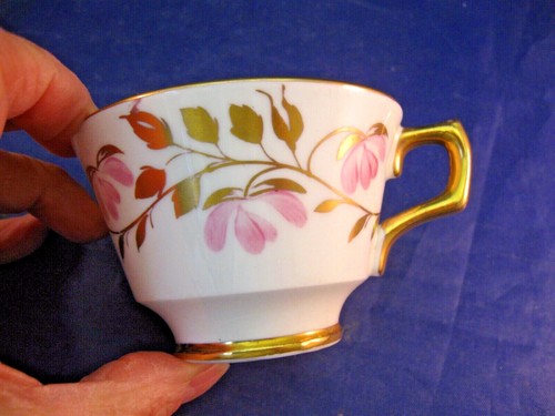 SMALL HM SUTHERLAND TEA CUP & SAUCER - GARLAND OF PINK FLOWERS & LEAVES -ENGLAND - Picture 3 of 9
