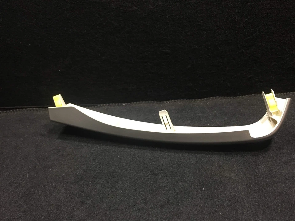 04 05 06 SCION xA A ACABADO LATERAL PASO INFERIOR DERECHO PANEL DE INSTRUMENTOS MOLDURA OEM D18 Foto 2 de 4