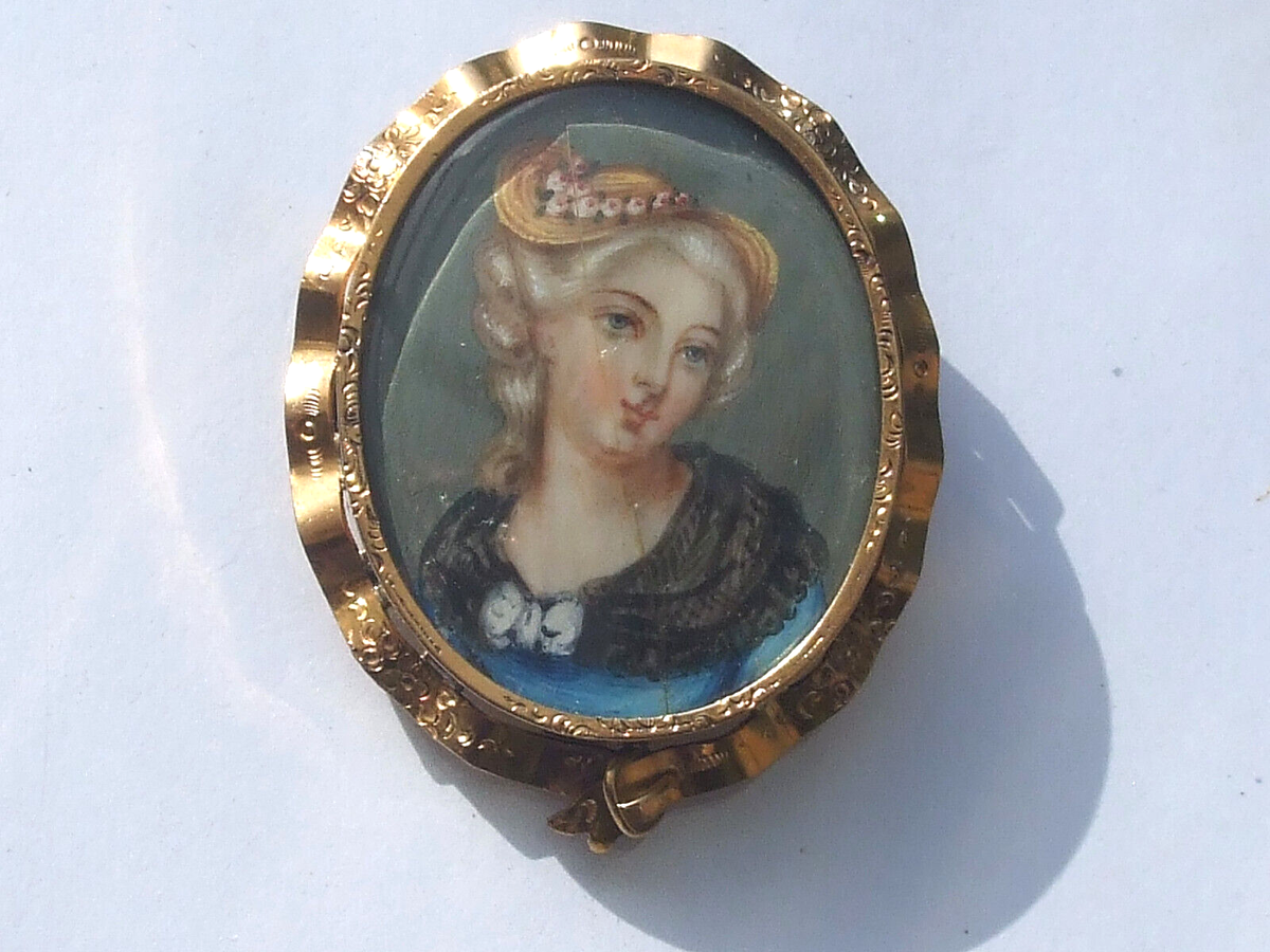 Belle Broche Ancienne XIXe Siècle En Plaqué Or Avec Miniature Peinte Sous Verre - Occasion