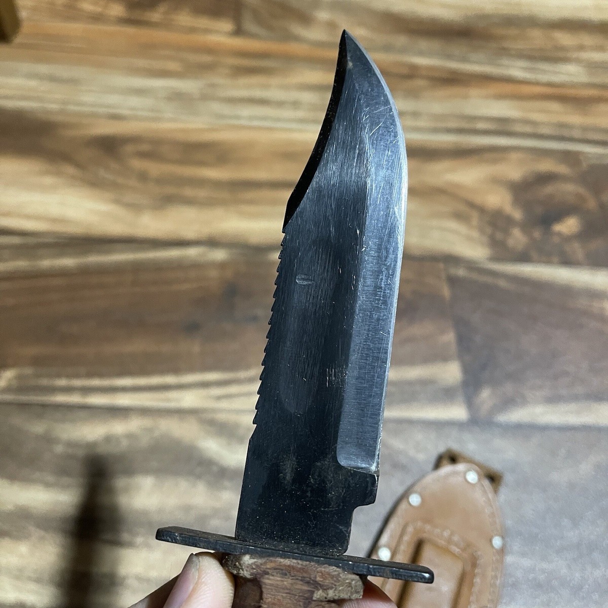 Vintage Valor #10998 Fixed Blade Fighting Knife With Leather Vintage Valor #10998 Fixed Blade Fighting Knife With Leather