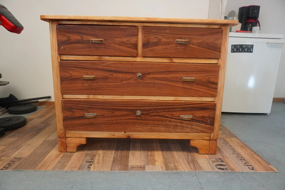 Klassische Kommode mit 4 Schubladen - teilrestauriert