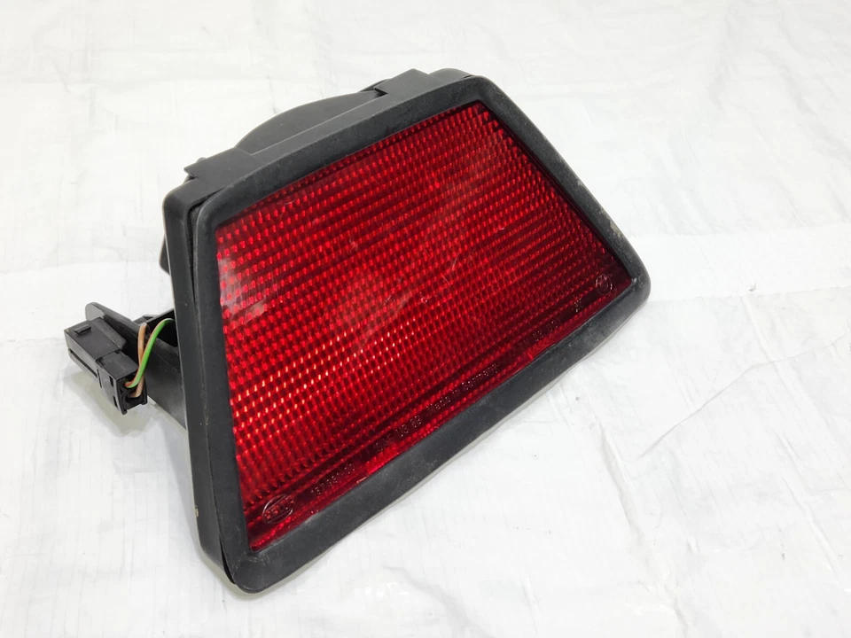 Tercera luz de freno central trasera BMW Serie 8 E31 840ci 1996-1999 1 383 186 Foto 2 de 4