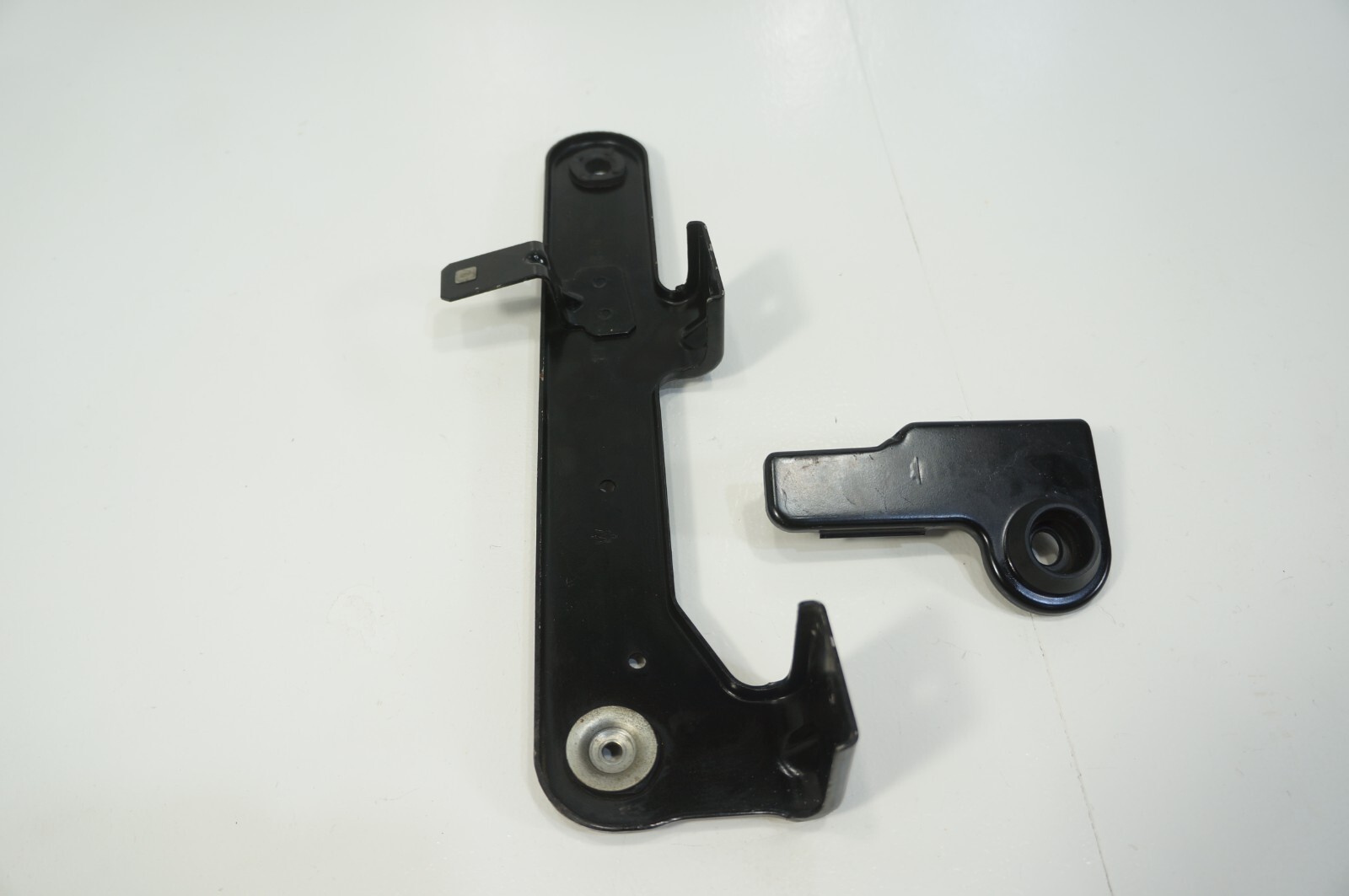 LEFT RADIATOR MOUNT BRACKET SUPPORT 2pc MASERATI GHIBLI 2014-2022