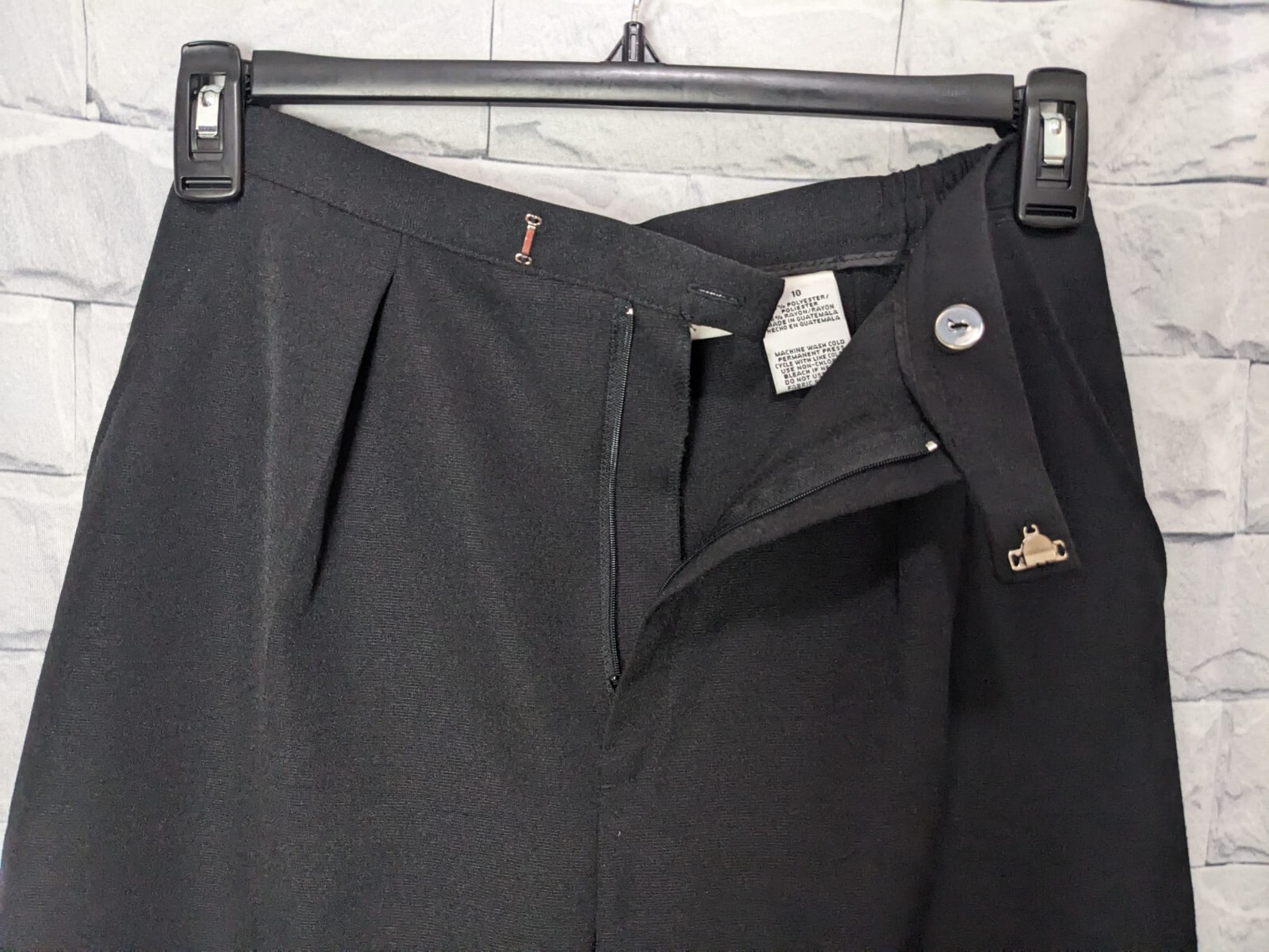 Jaclyn Smith Classics Women's Solid Black Pleated… - image 4