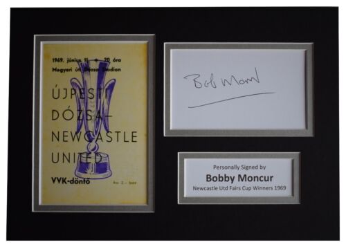 Autographe A4 signé Bobby Moncur affichage photo gagnants de la Coupe Newcastle Fairs 69 - Photo 1/6