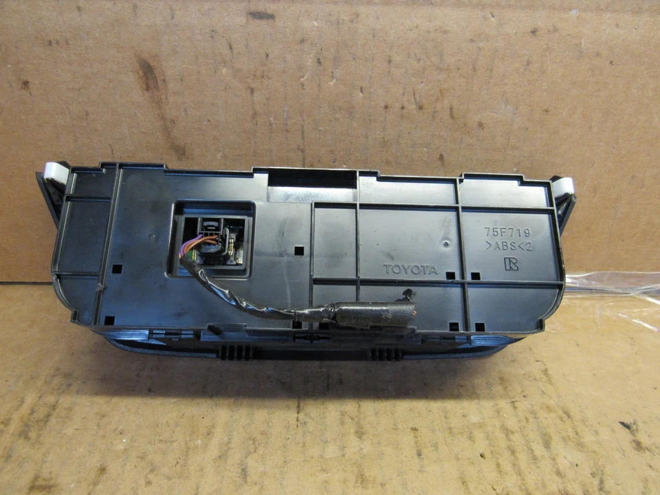 Оригинальный климат-контроль температуры тепла переменного тока для Toyota RAV4 2016 2017 2018 годов выпуска 559000R110 - Изображение 2 из 4