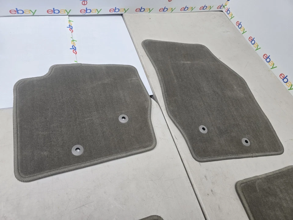 07-14 Juego de alfombrillas originales Volvo XC90 OEM cubiertas de alfombras almohadillas forros color crema tostado Foto 2 de 4