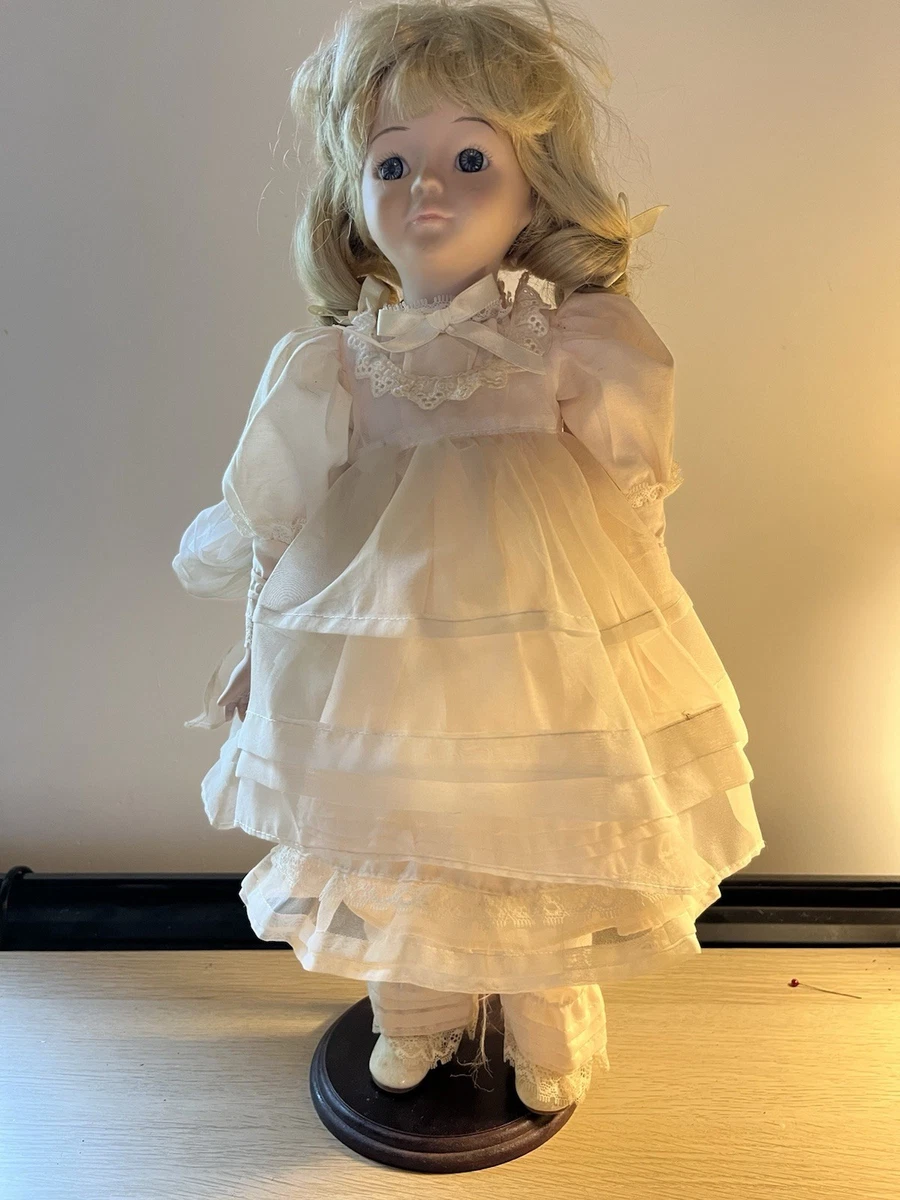 Poupée porcelaine collection mundia [ OFFRES Novembre ] | Clasf