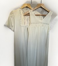 VTG SILKY Ivory Floral Lace PEIGNOIR NIGHTGOWN ROBE SET M Union USA Cottage