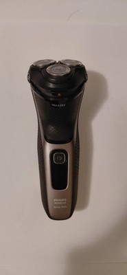 Philips Norelco Shaver 3000 Series, Wet and Dry Electric Shaver, with charger