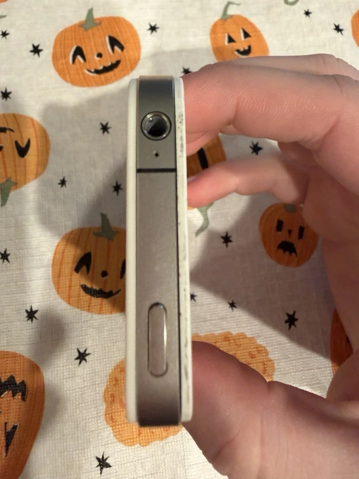 Apple iPhone 4 8GB White AT&T iOS 6.1.2 - Image 3 of 4