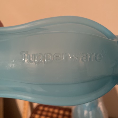 2 New Tupperware ECO Sports Water Bottle 25 Ounce Flip Top Cap Blue Plastic - Picture 3 of 7