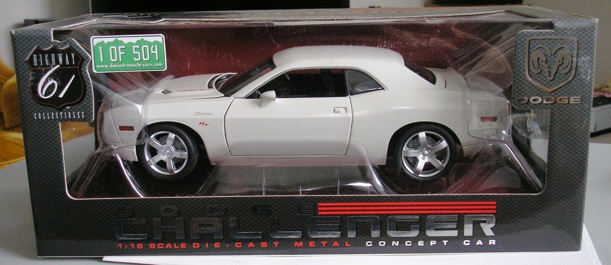 ハイウェイ61 2010 ダッヂ チャレンジャー 392 HEMI 1/18 ハイウェイ61 2010 ダッヂ チャレンジャー 392 HEMI 1/18