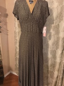 Dress Barn Polka Dot Dress Fitted Flare Green Shorts Sleeve V