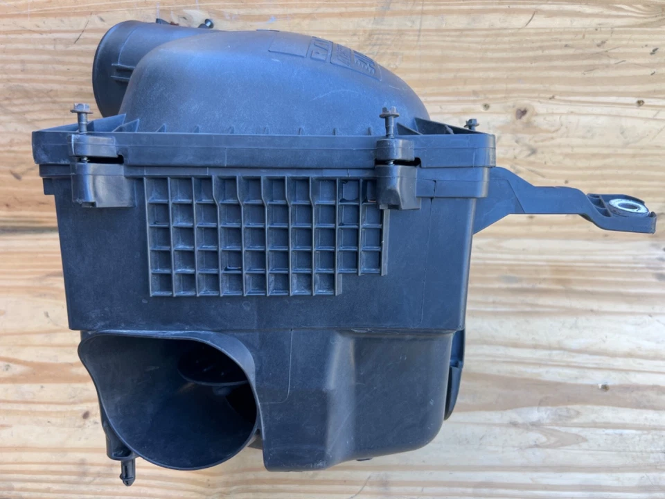 Caja limpiadora de admisión de aire RAM Active 2013-2018 Dodge 6,7 Cummins diésel OEM Foto 3 de 4