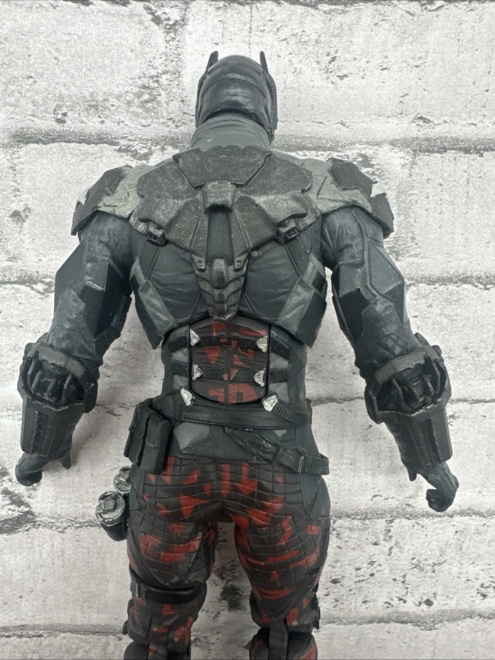 DC DIRECT  BATMAN ARKHAM SERIES ARKHAM KNIGHT ACTION FIGURE NO WEAPON - Image 3 of 3
