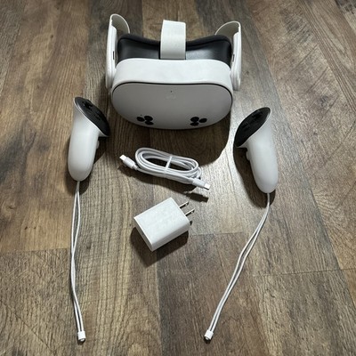 Meta Oculus Quest 3S - 128GB Set - w/ Controllers - Excellent Condition -
