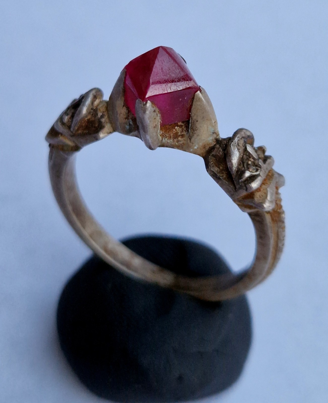 Rare Solid Silver Ring with Ruby & Garnet – Pyram… - image 10