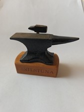 Miniatur Amboss Mit Hammer Und Holzsockel/ESKILSTUNA
